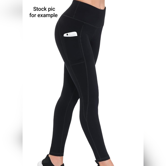 Along Fit size Med ladies, EUC black yoga leggings with pockets! - Picture 5 of 14